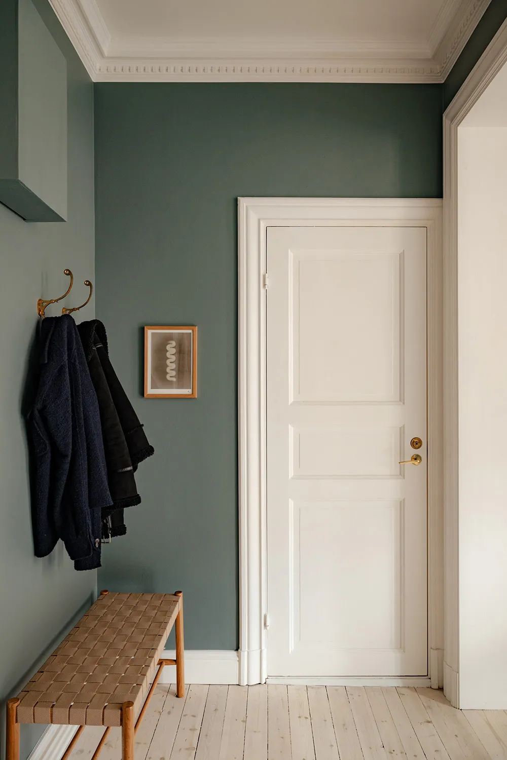 Schöne tiefe Wandfarben im Design einer kleinen Doppelwohnung in Schweden (44 qm) - 19