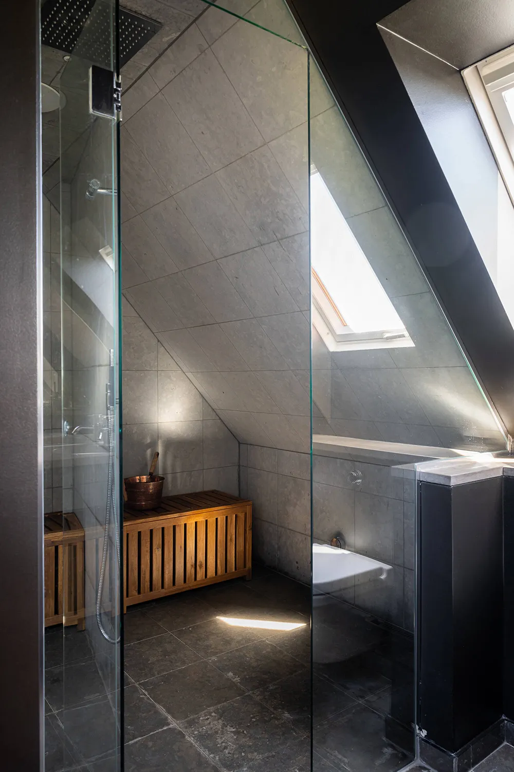 スウェーデンの湖畔にある、ナショナル・ロマンティック様式の美しいヴィラ - Gallery image 20