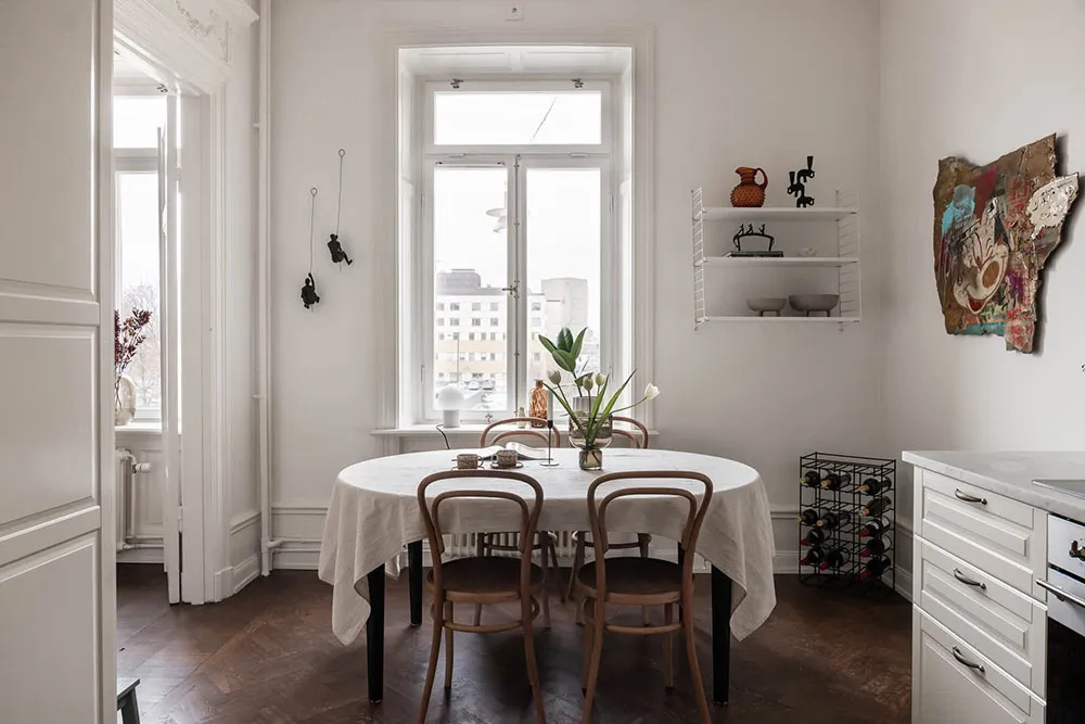 Елегантний білий інтер'єр із стильними темними акцентами (82 кв. м) - Gallery image 9