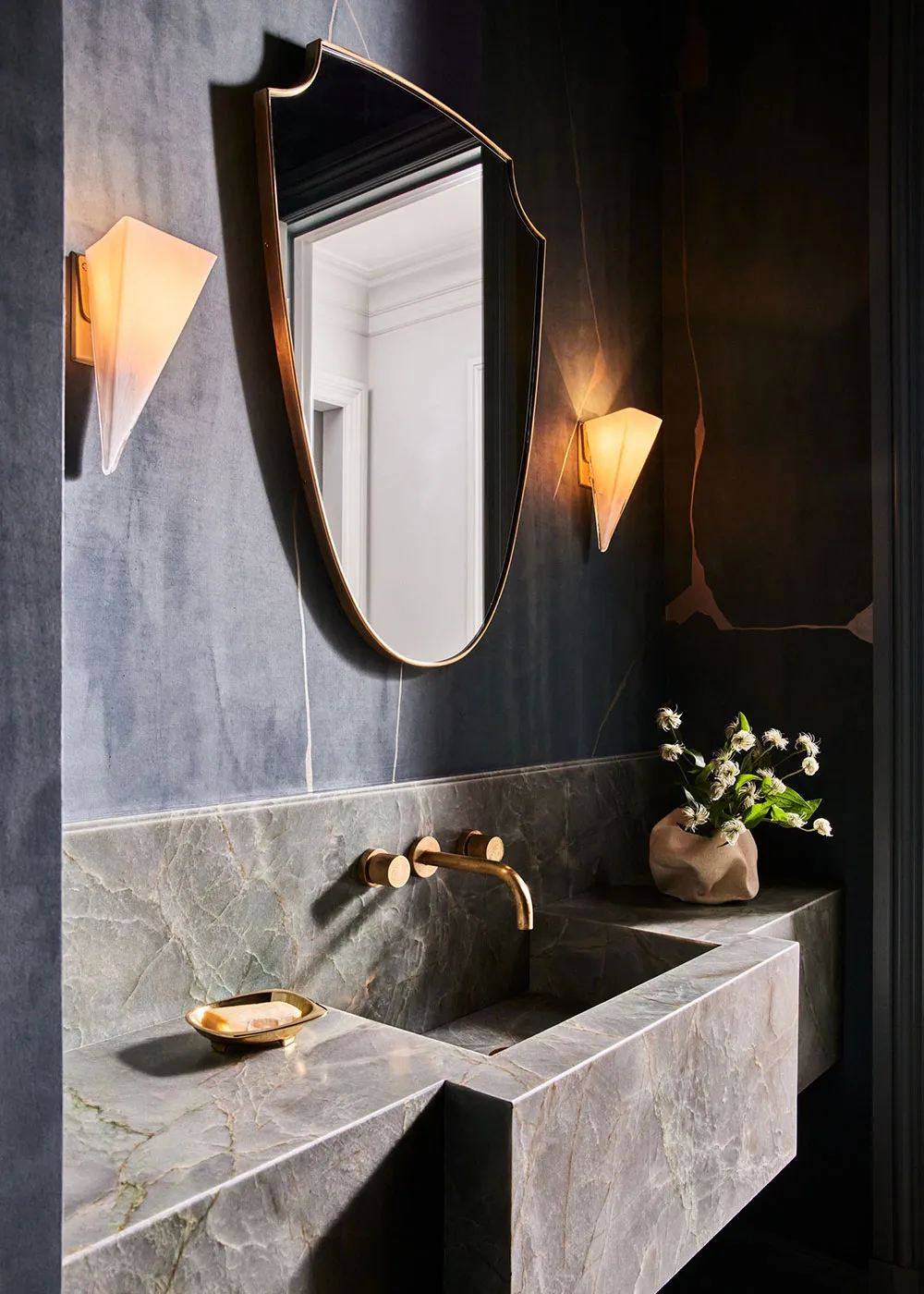 Diseño moderno refinado con soluciones atrevidas: townhouse en el tranquilo centro de Nueva York - Gallery image 32