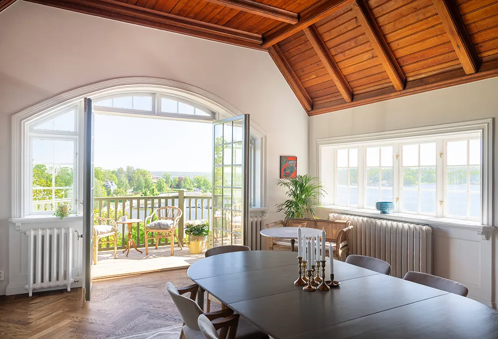 スウェーデンの湖畔にある、ナショナル・ロマンティック様式の美しいヴィラ - Gallery image 7