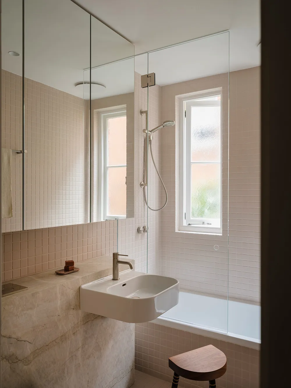 Interior agradable de apartamento pequeño con arcos en Sydney - Gallery image 13