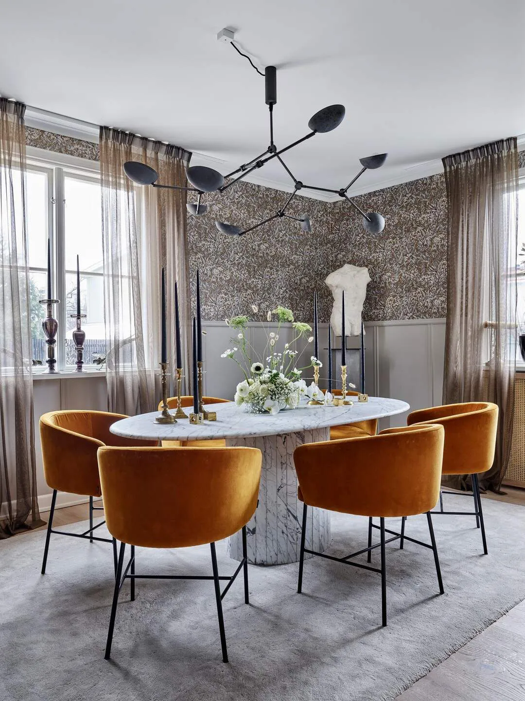 Fond d'écran floral et teintes vives : la maison de campagne suédoise aux accents de glamour - Gallery image 7