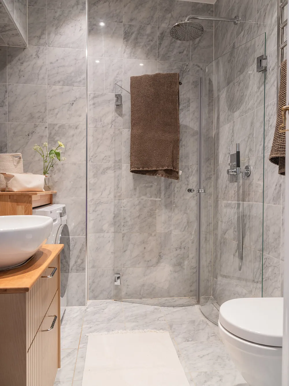 Espacio y luz: un interior agradable en Estocolmo (74 m²) - Gallery image 19