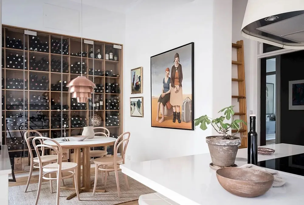 क्लासिक फ्रेमों में लगी पेंटिंगें एवं आधुनिक सजावट: गोथेनबर्ग में एक सुंदर अपार्टमेंट - Gallery image 12