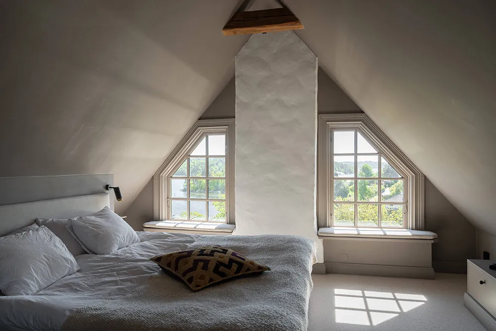 スウェーデンの湖畔にある、ナショナル・ロマンティック様式の美しいヴィラ - Gallery image 14