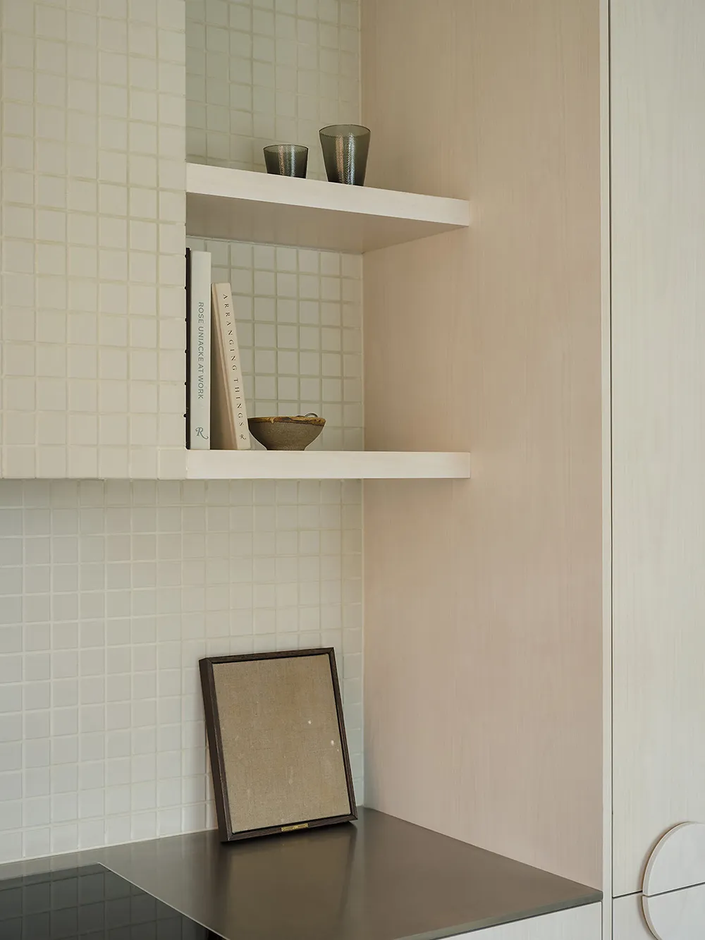 Interior agradable de apartamento pequeño con arcos en Sydney - Gallery image 5