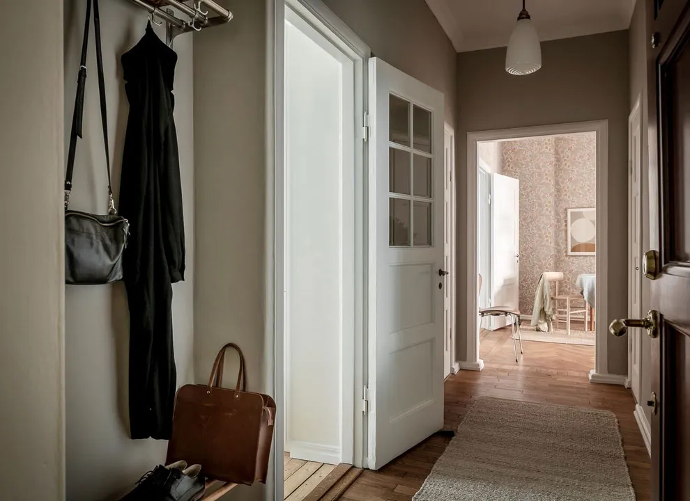 Blütenmuster in der Esszimmer und gemütliche Atmosphäre: Wohnung in Göteborg - Gallery image 23