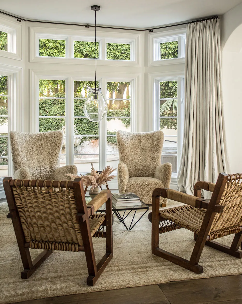 Роскошный дом в Лос-Анджелесе, в котором главное богатство — натуральные материалы и природа - Gallery image 5