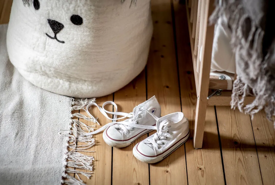 Blütenmuster in der Esszimmer und gemütliche Atmosphäre: Wohnung in Göteborg - Gallery image 21