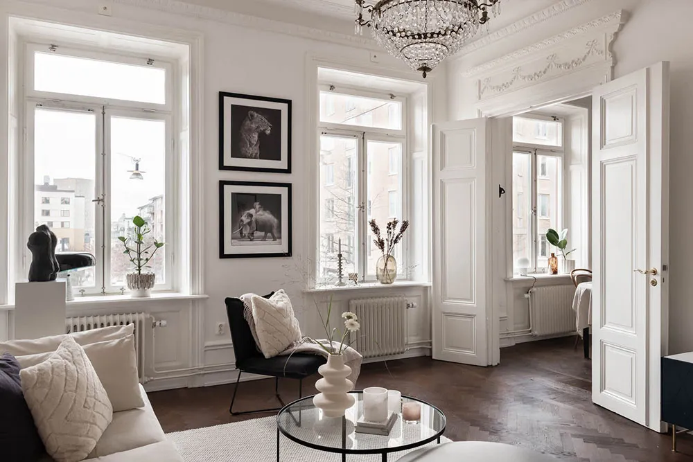 Елегантний білий інтер'єр із стильними темними акцентами (82 кв. м) - Gallery image 2