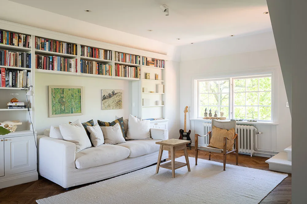 スウェーデンの湖畔にある、ナショナル・ロマンティック様式の美しいヴィラ - Gallery image 12