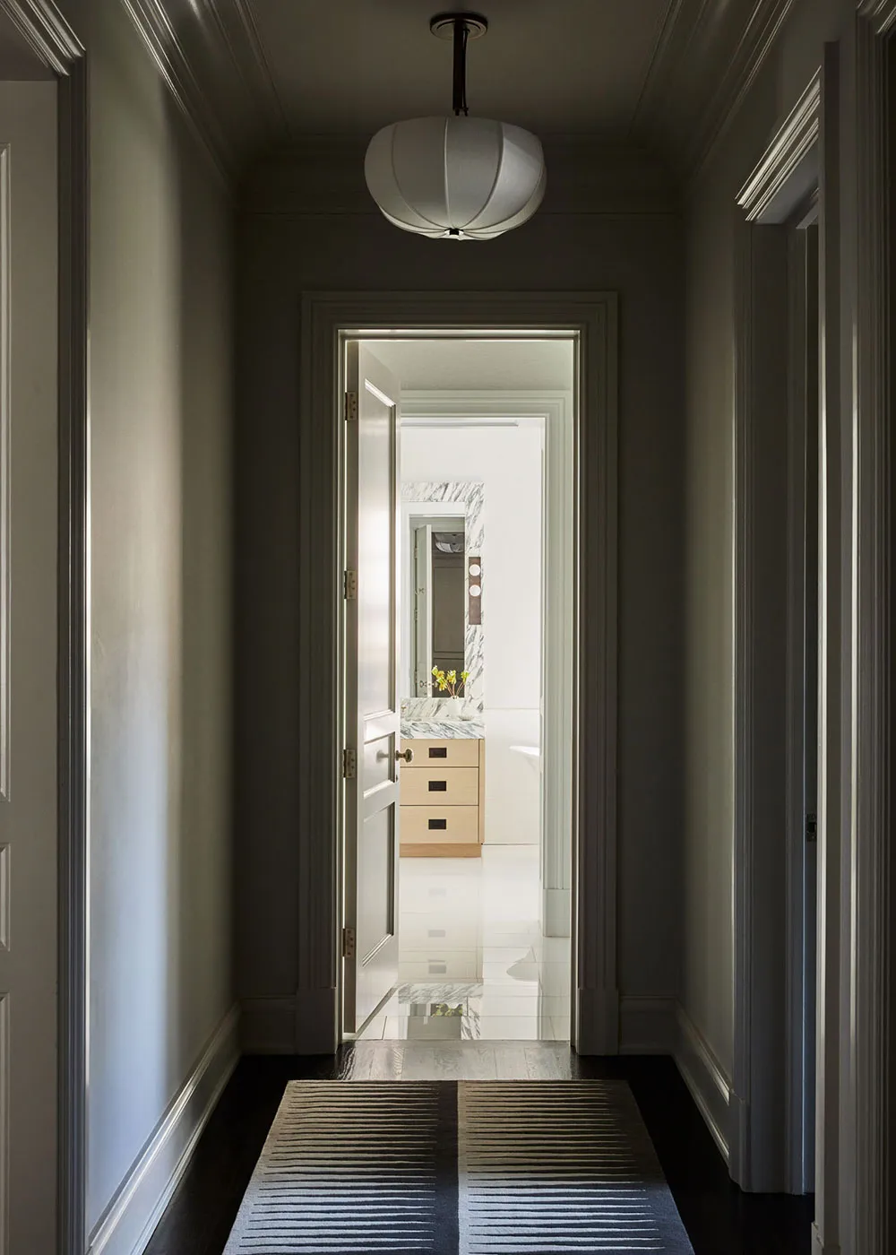 Diseño moderno refinado con soluciones atrevidas: townhouse en el tranquilo centro de Nueva York - Gallery image 22