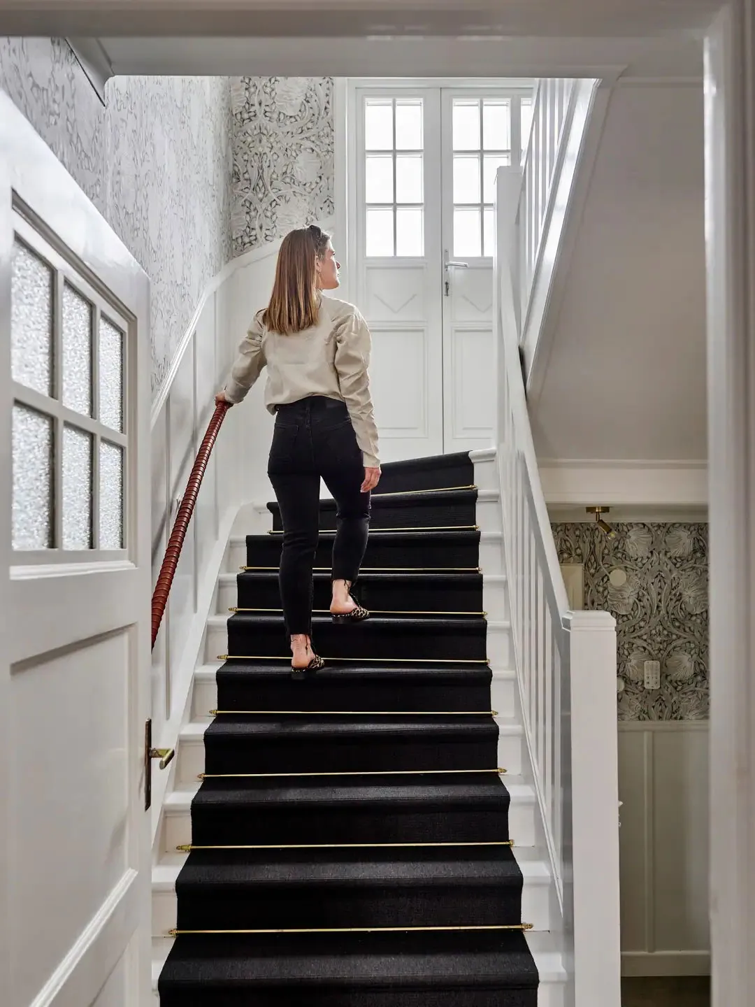 Fond d'écran floral et teintes vives : la maison de campagne suédoise aux accents de glamour - Gallery image 10