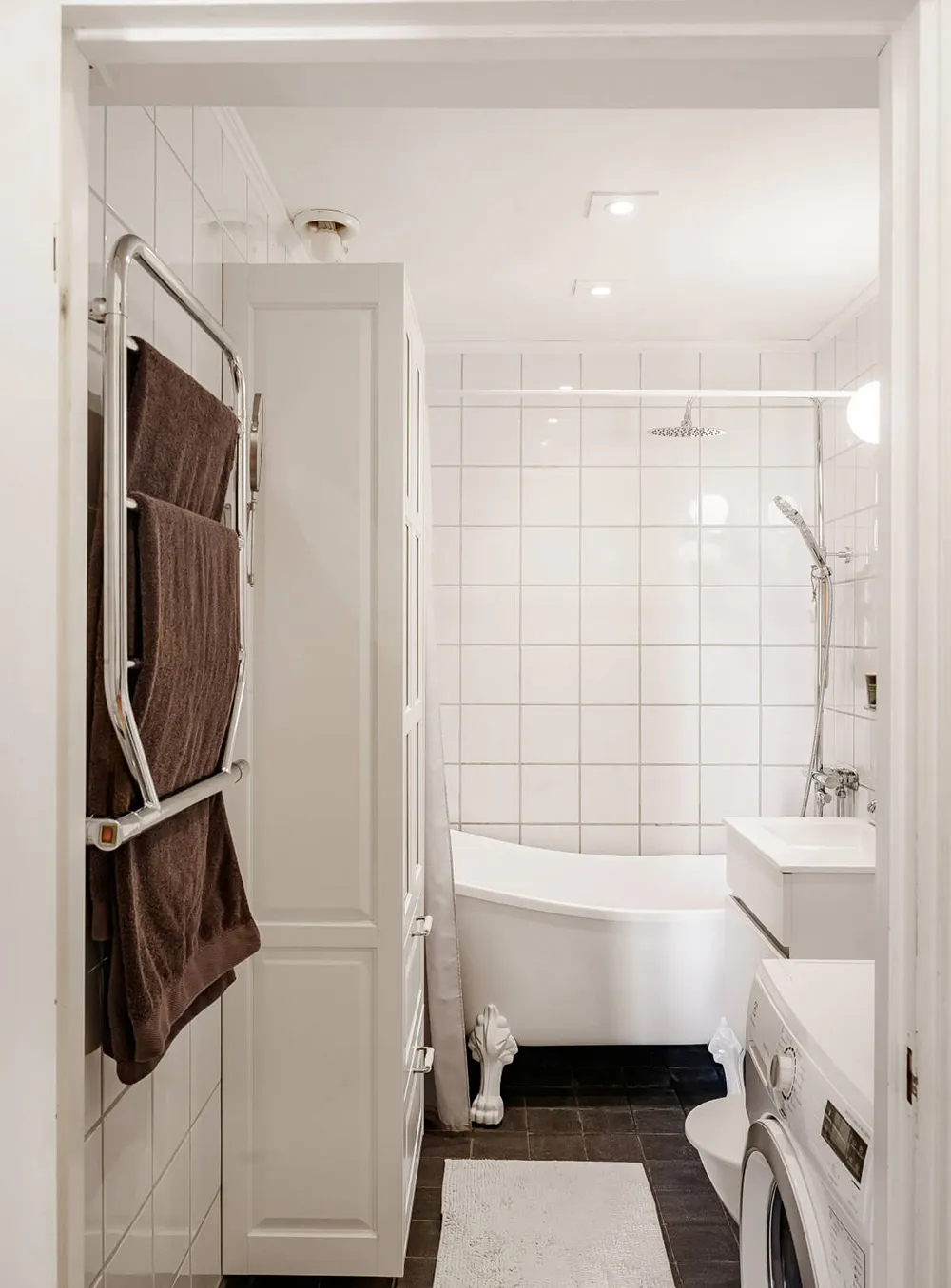 Różowe ściany i jasny nastrój: mieszkanie w Stokholmie - Gallery image 13