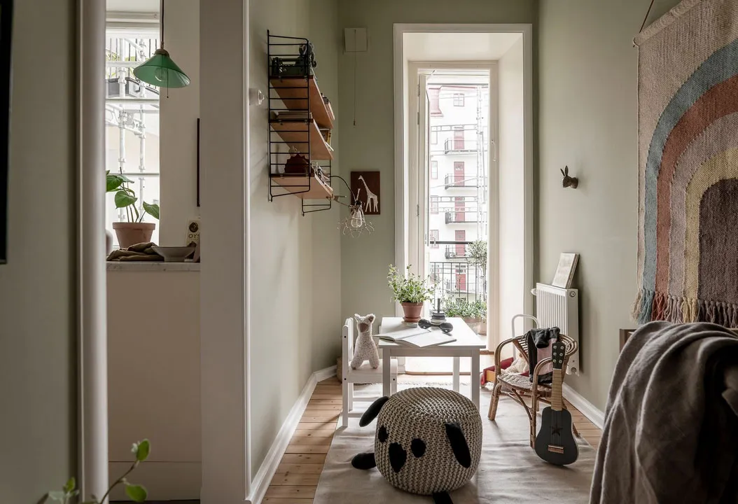 Blütenmuster in der Esszimmer und gemütliche Atmosphäre: Wohnung in Göteborg - Gallery image 22