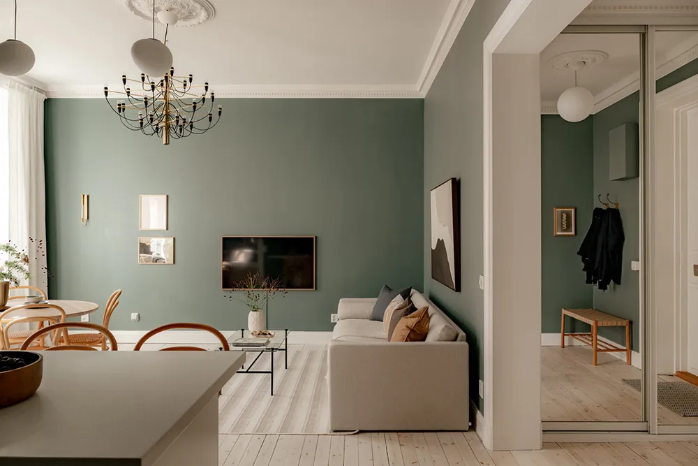 Schöne tiefe Wandfarben im Design einer kleinen Doppelwohnung in Schweden (44 qm) - 15