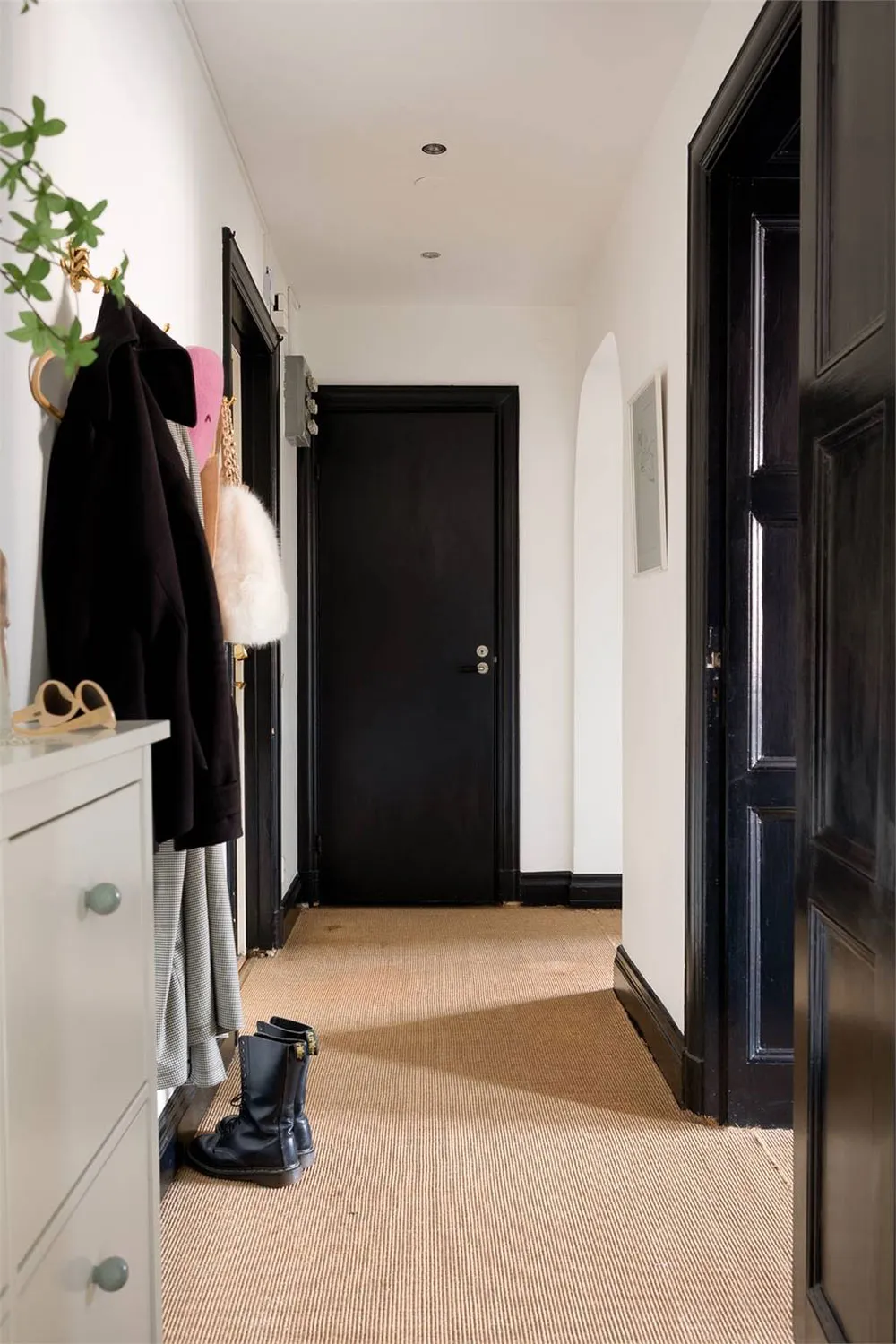 Терракотові стіни та темні акценти: нестандартна квартира в Стокгольмі (60 кв. м) - Gallery image 16