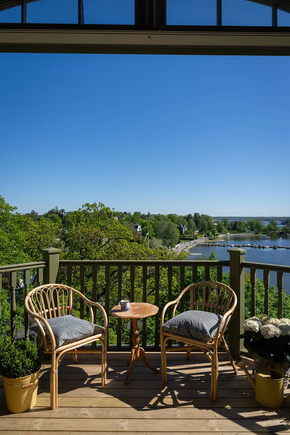 スウェーデンの湖畔にある、ナショナル・ロマンティック様式の美しいヴィラ - Gallery image 25