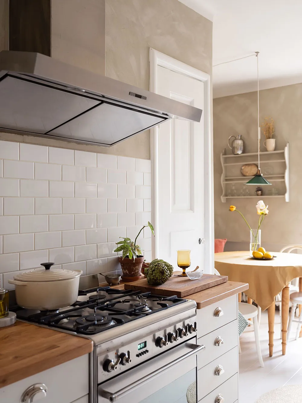 Naturalité et vintage : une chambre chaleureuse à Stockholm (69 m²) - Gallery image 4