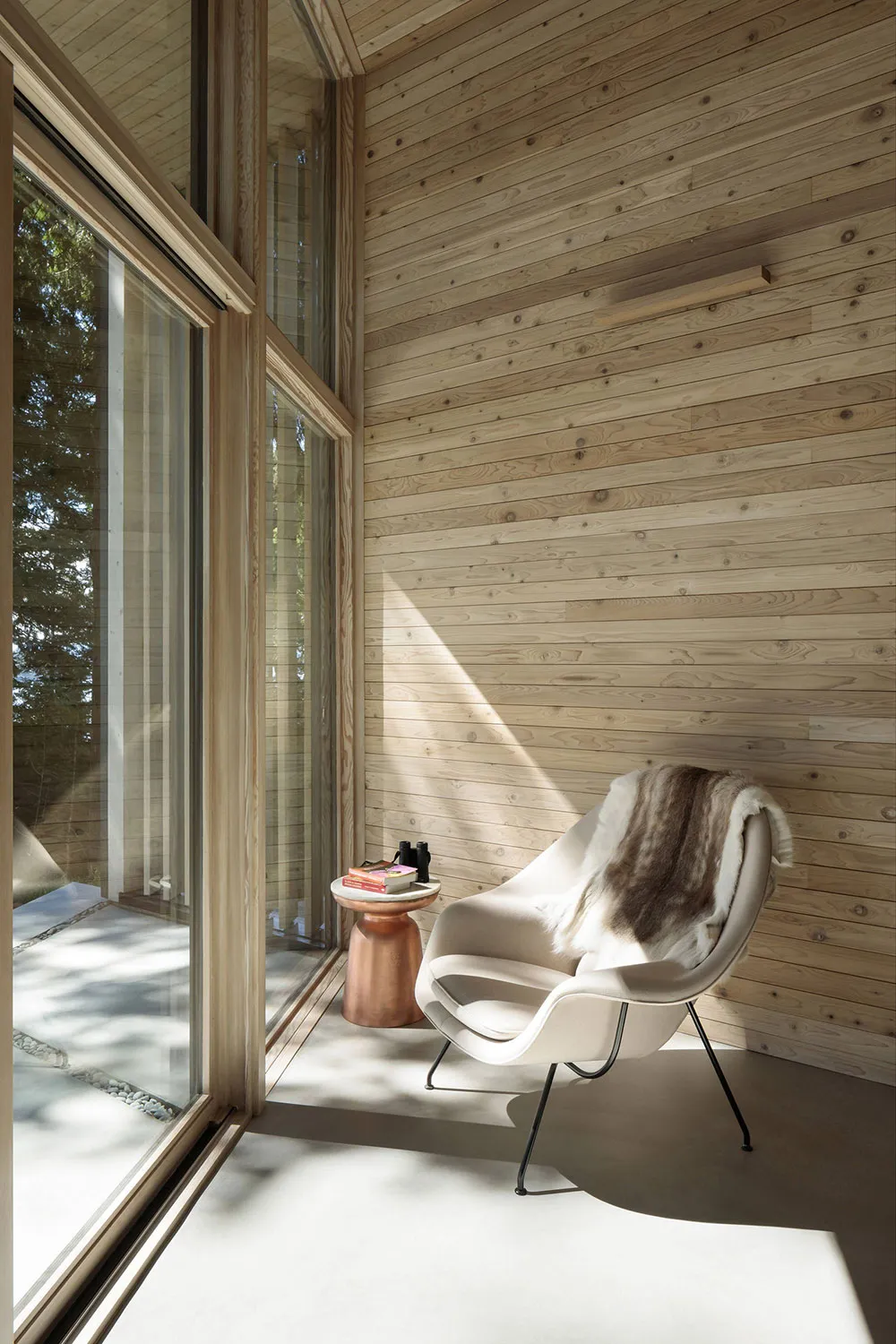 Modern cabin au lac au Canada avec un minimalisme dans la nature - Gallery image 13
