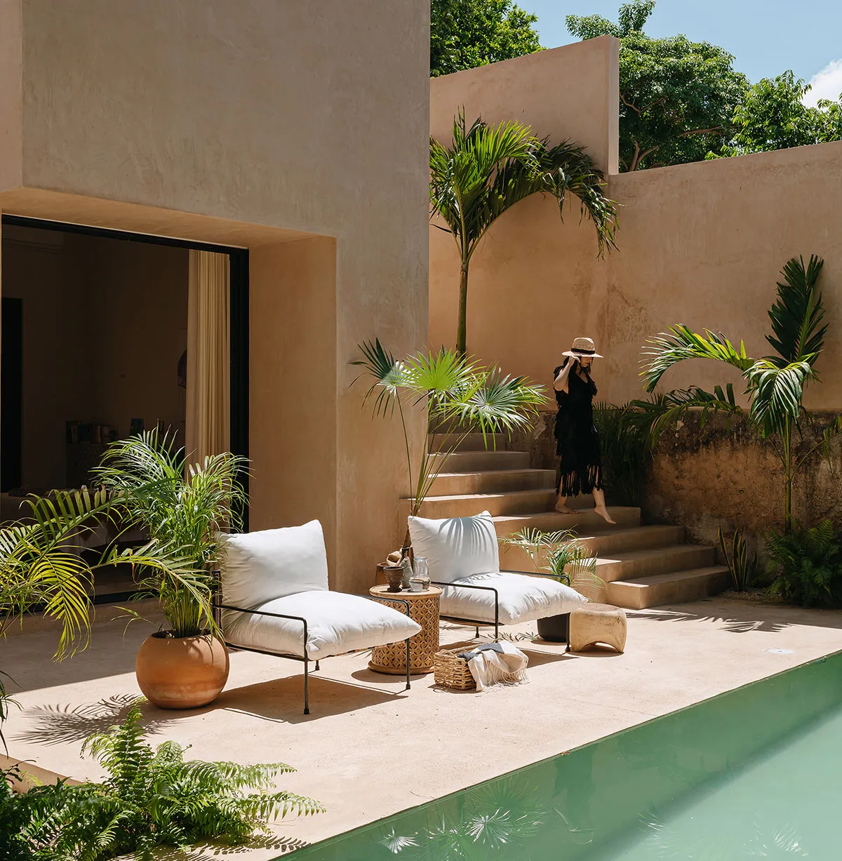 Excelente villa mexicana con patio interior verde y piscina