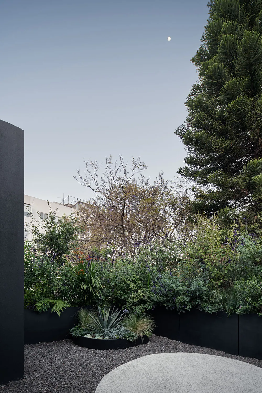 Spiel natürlichen Lichts in einem warmen, minimalen Interior in Mexiko - Gallery image 21