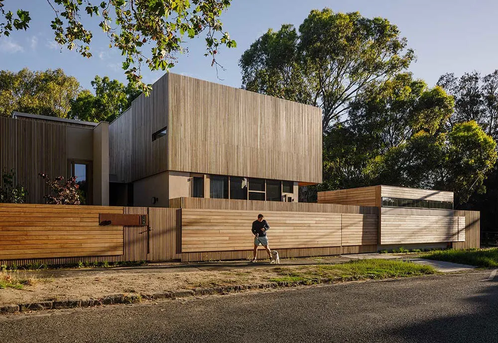 Madera y luz natural: acogedor hogar moderno en Melbourne - Gallery image 16