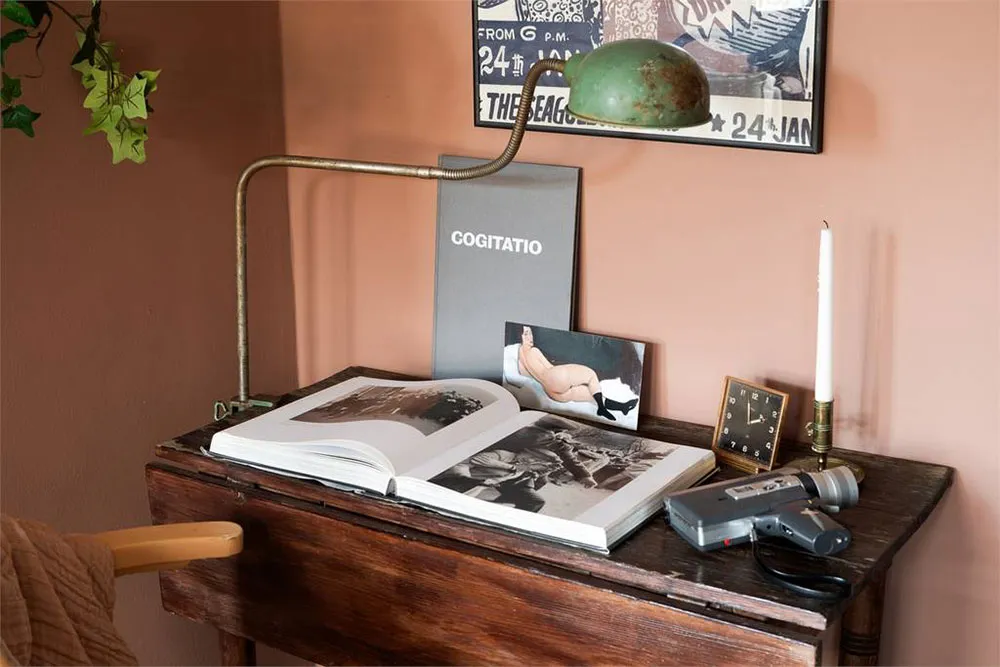 Терракотові стіни та темні акценти: нестандартна квартира в Стокгольмі (60 кв. м) - Gallery image 7