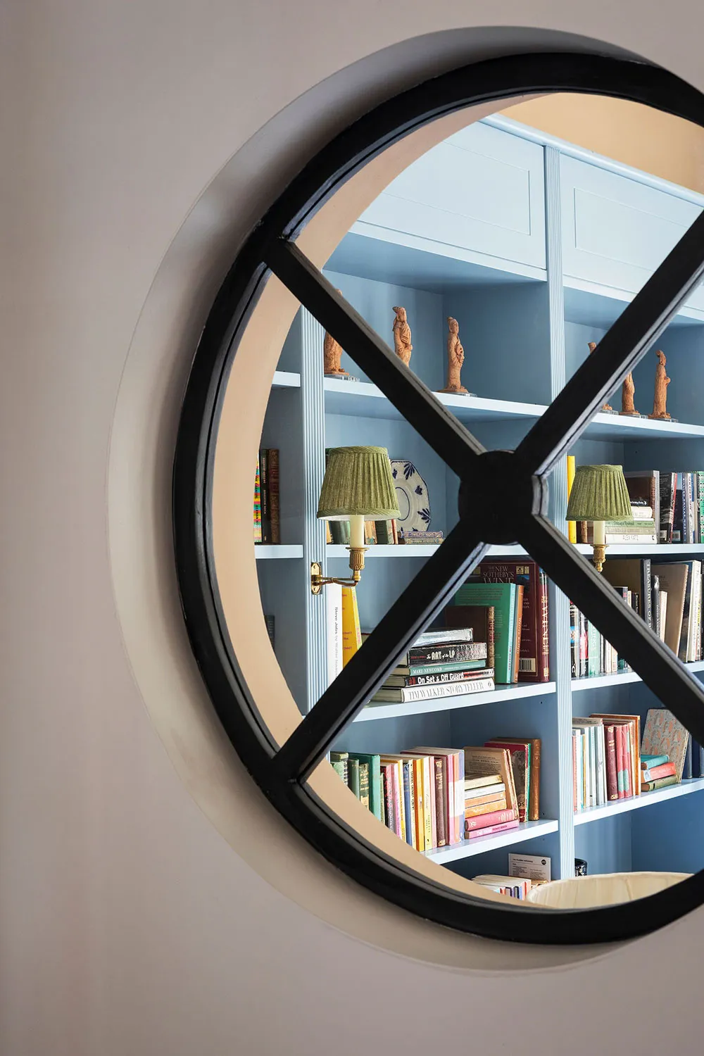 Piękne kolory w designie domu rodzinnego w Anglii - Gallery image 12