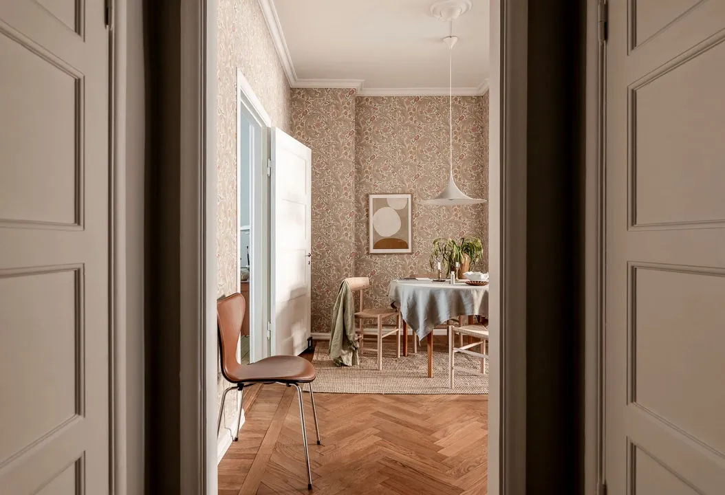 Blütenmuster in der Esszimmer und gemütliche Atmosphäre: Wohnung in Göteborg - Gallery image 12
