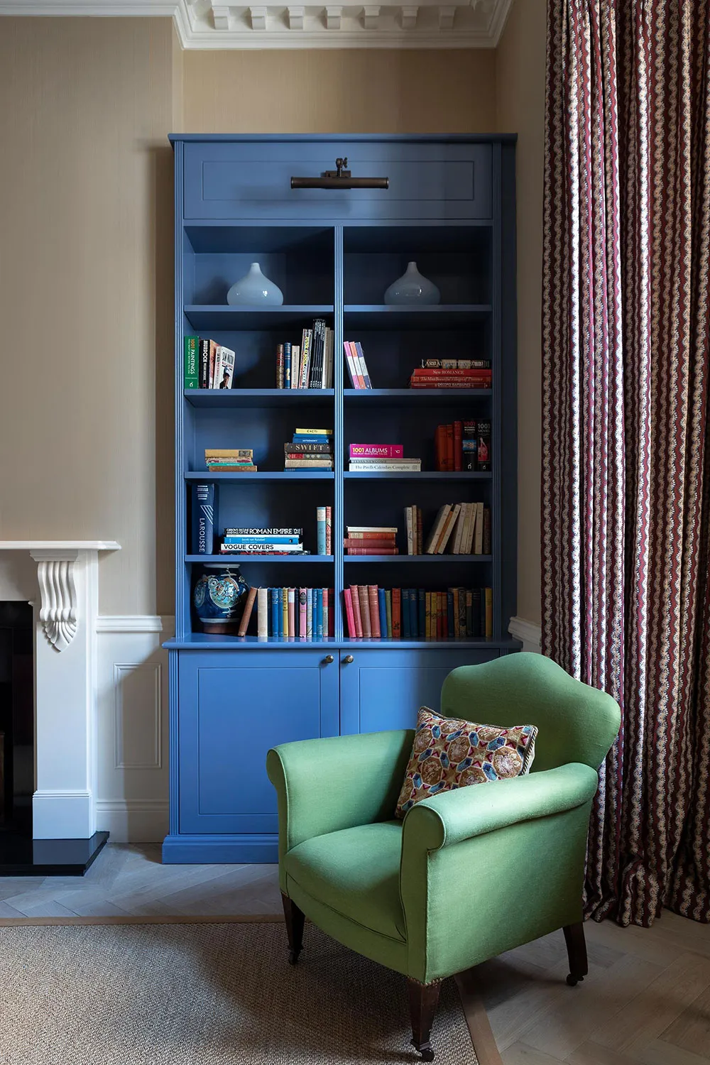 Piękne kolory w designie domu rodzinnego w Anglii - Gallery image 1