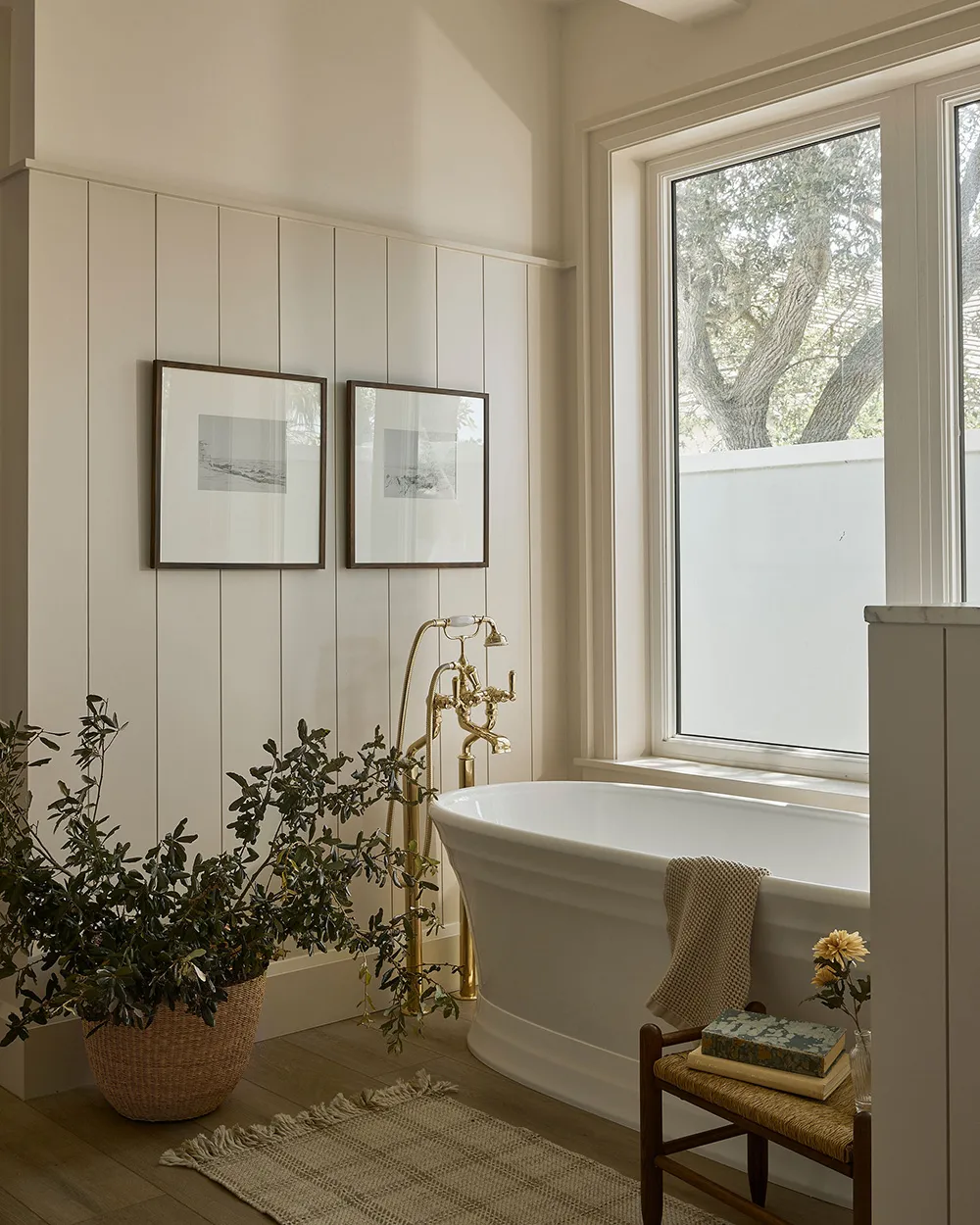 Piękny wysepkowy интерьер w Florydzie w kolorach piaskowo-beżowych - Gallery image 25