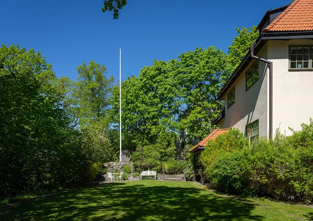 スウェーデンの湖畔にある、ナショナル・ロマンティック様式の美しいヴィラ - Gallery image 28