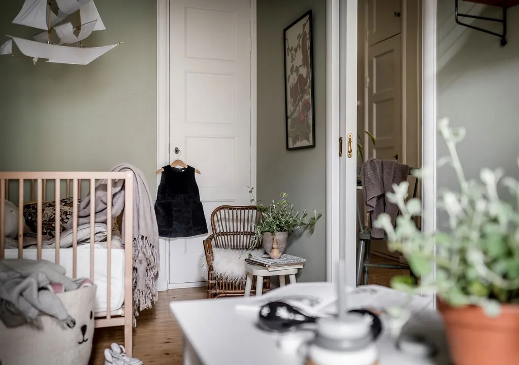 Blütenmuster in der Esszimmer und gemütliche Atmosphäre: Wohnung in Göteborg - Gallery image 20