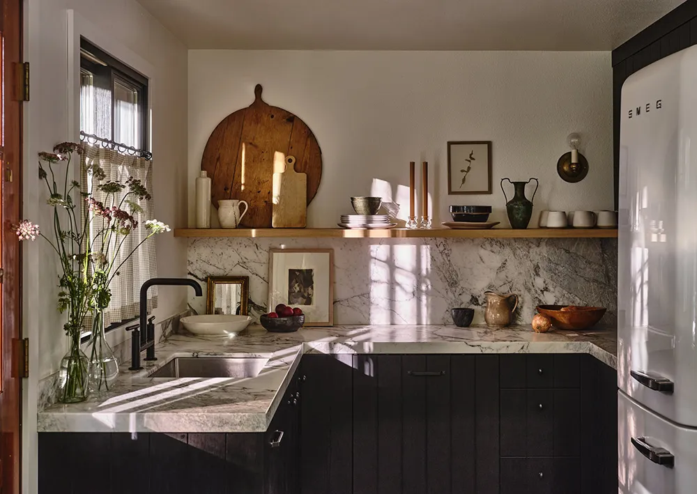 Стильный черный домик, затерянный в лесу - Gallery image 3