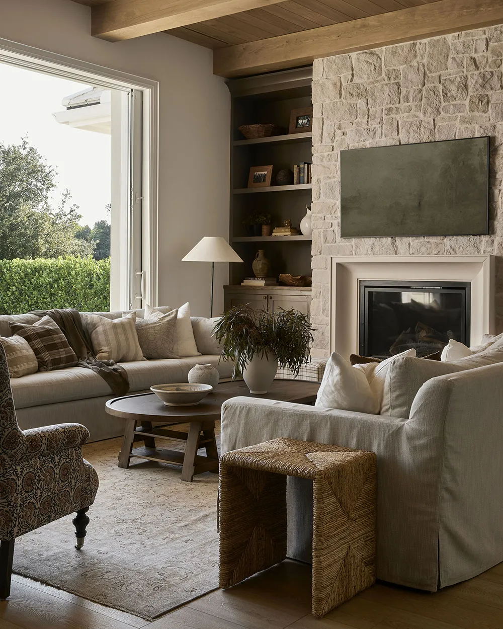 Piękny wysepkowy интерьер w Florydzie w kolorach piaskowo-beżowych - Gallery image 10