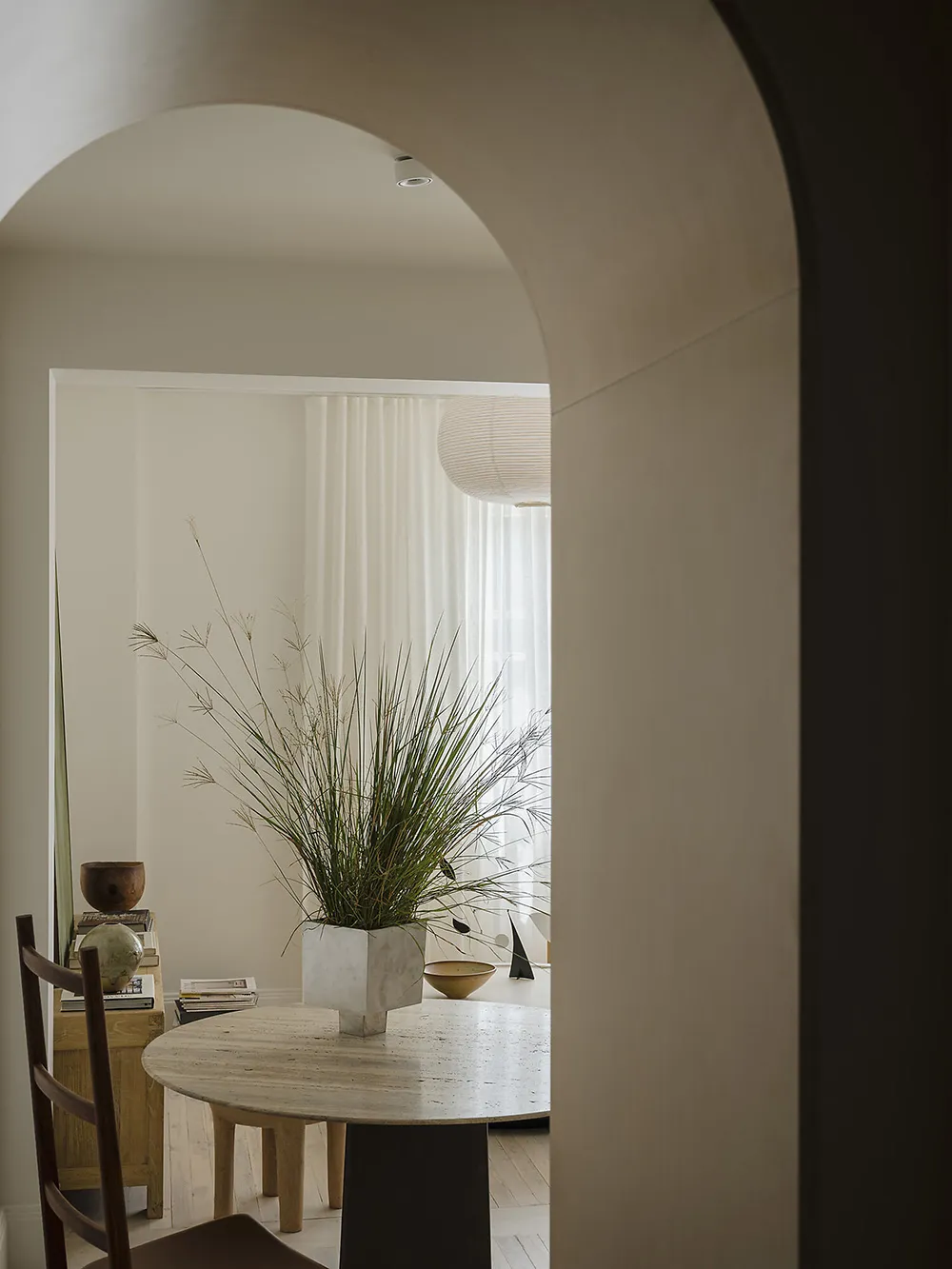 Interior agradable de apartamento pequeño con arcos en Sydney - Gallery image 11