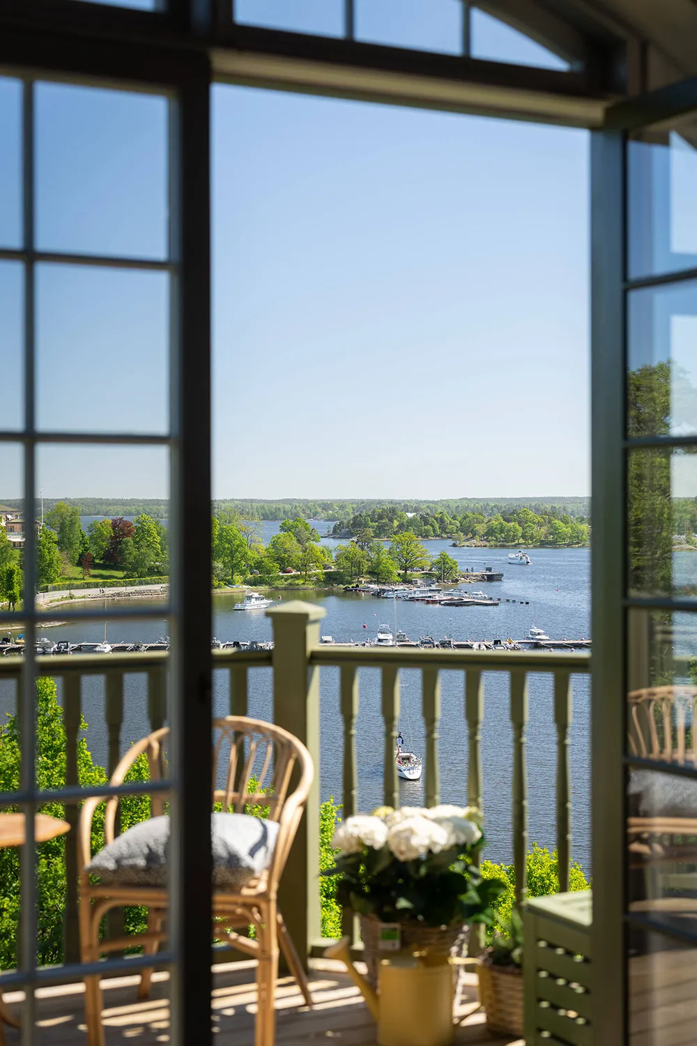 スウェーデンの湖畔にある、ナショナル・ロマンティック様式の美しいヴィラ - Gallery image 26