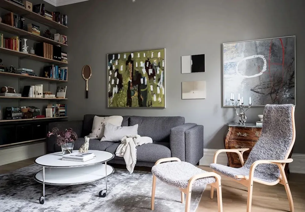 क्लासिक फ्रेमों में लगी पेंटिंगें एवं आधुनिक सजावट: गोथेनबर्ग में एक सुंदर अपार्टमेंट - Gallery image 17