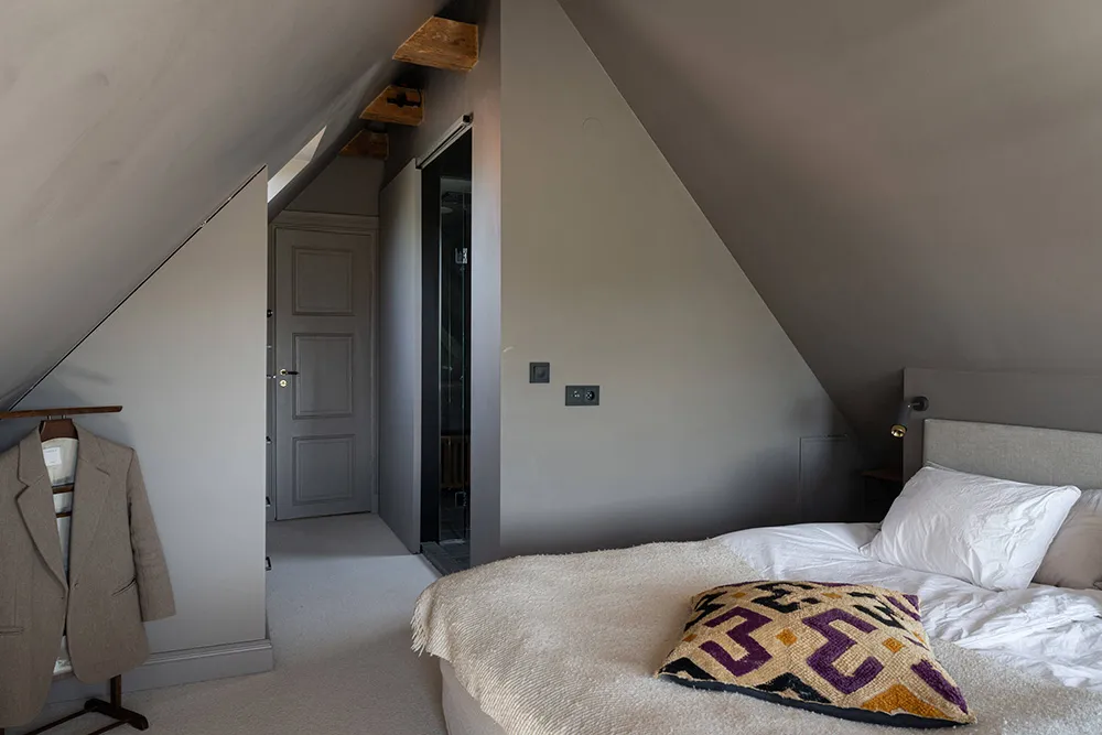 スウェーデンの湖畔にある、ナショナル・ロマンティック様式の美しいヴィラ - Gallery image 16