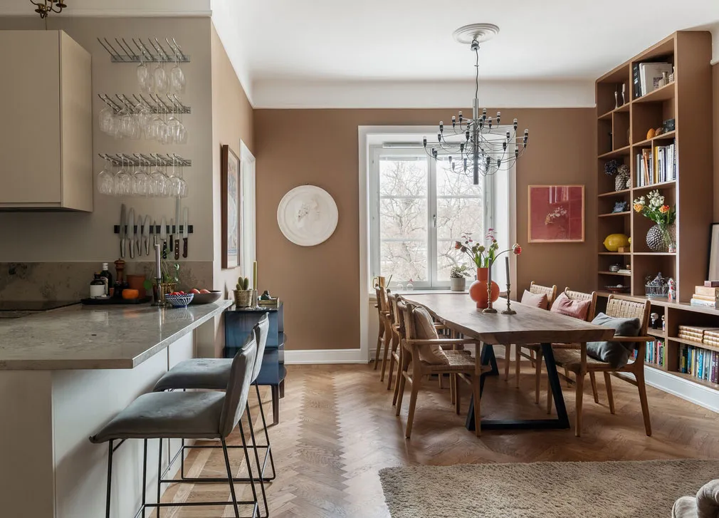 Beaux tons marrons dans le design d'une appartement scandinave - Gallery image 2