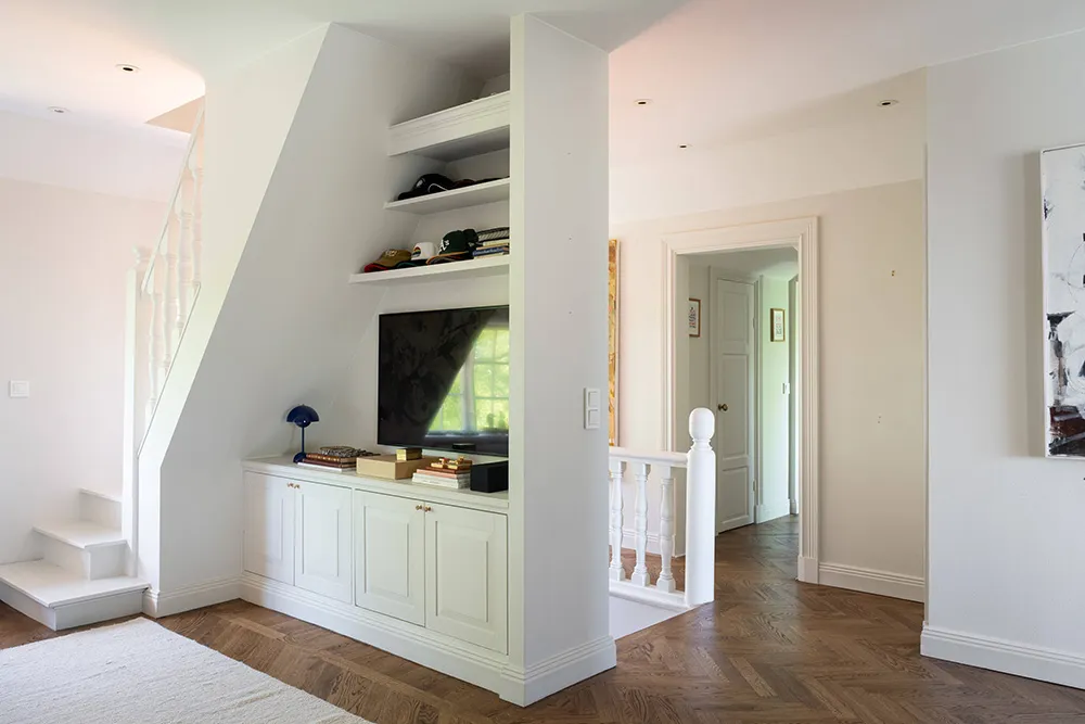 スウェーデンの湖畔にある、ナショナル・ロマンティック様式の美しいヴィラ - Gallery image 13