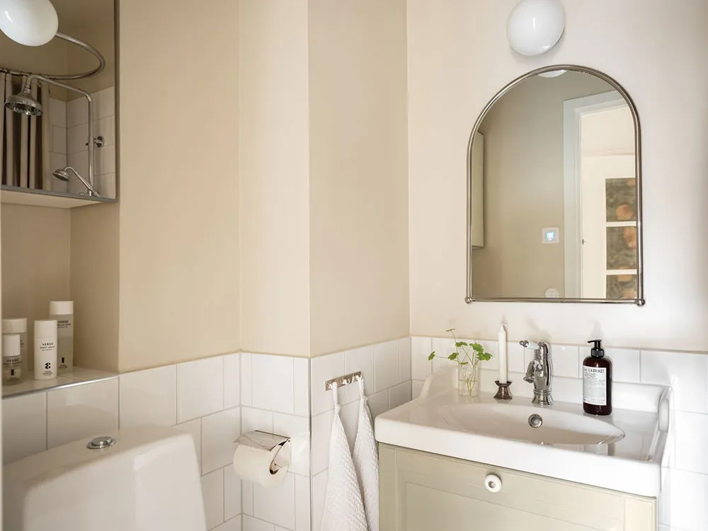 Naturalité et vintage : une chambre chaleureuse à Stockholm (69 m²) - Gallery image 20