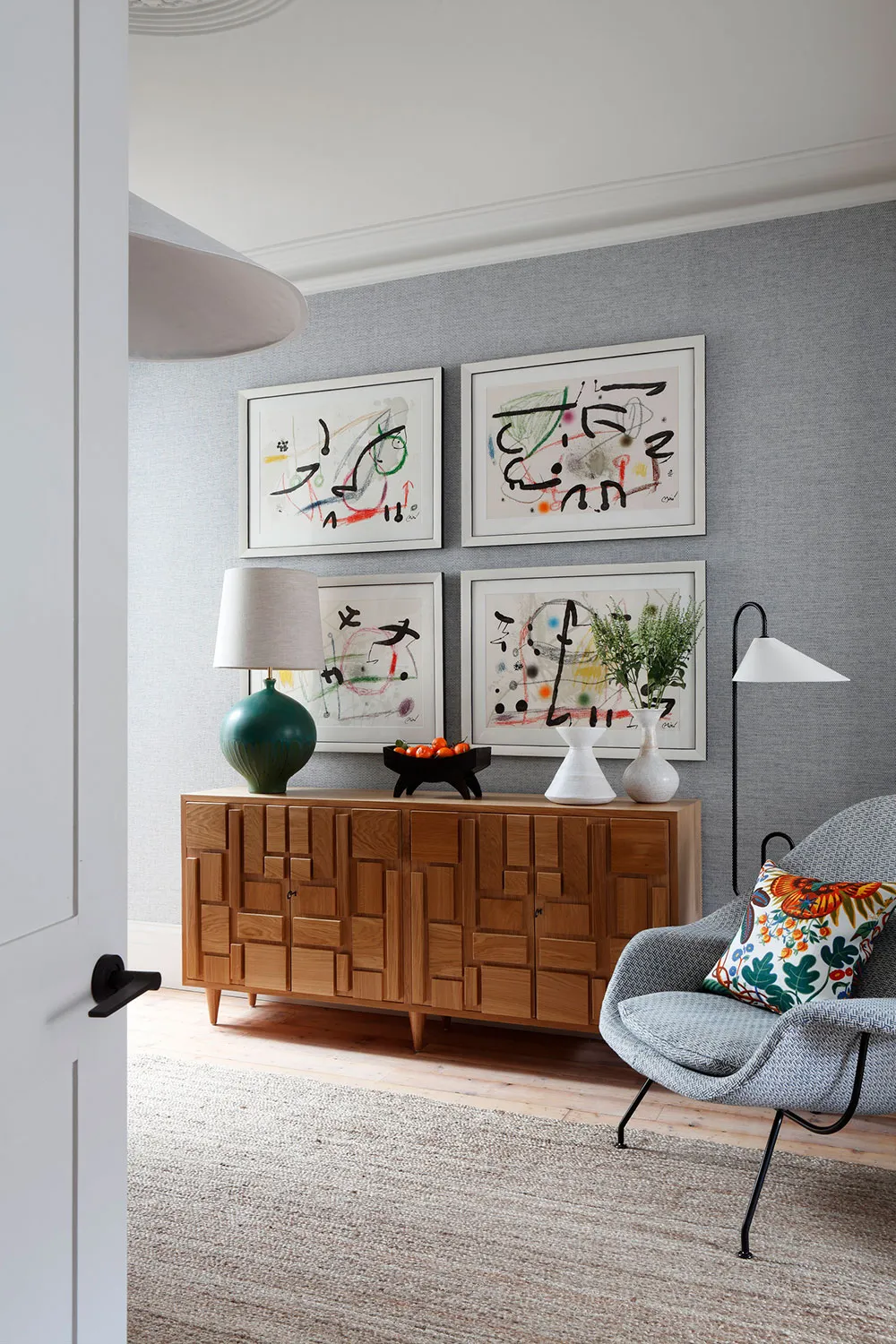 Vibrant Interior of an English Townhouse for a Large Family in London - Gallery image 4