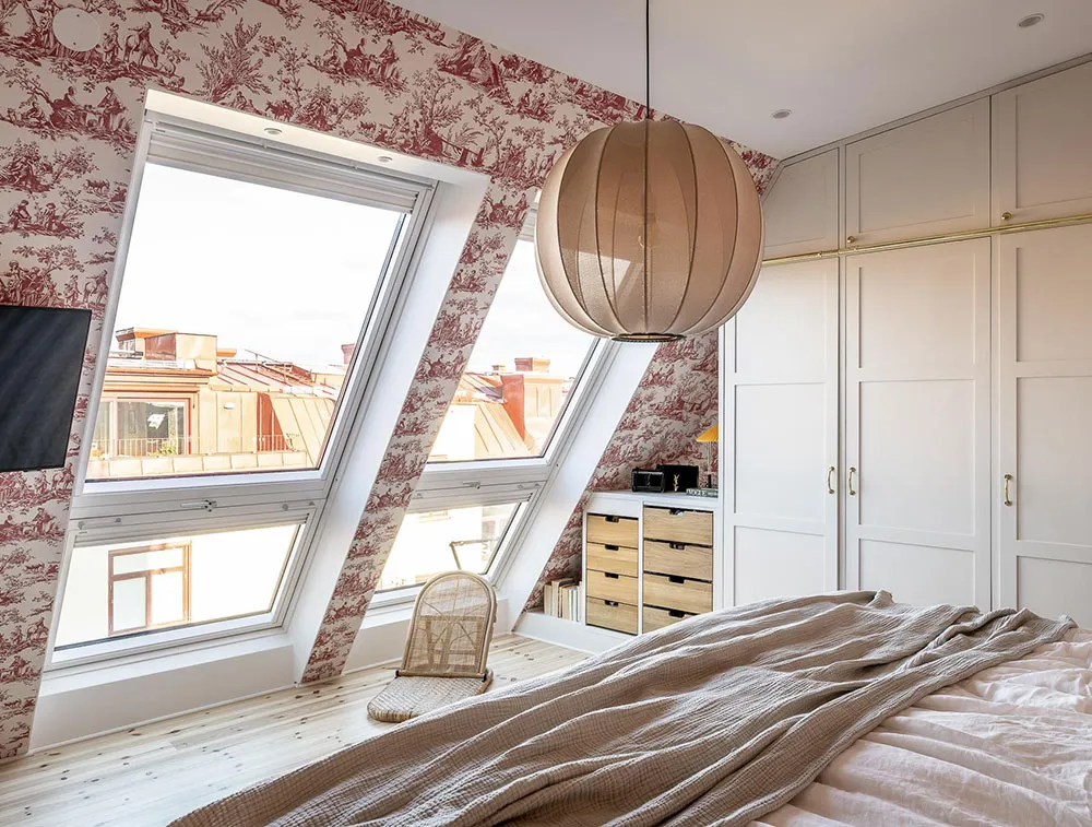 Molduras, ladrillo y mansardas: un interesante interior en Suecia - Gallery image 24