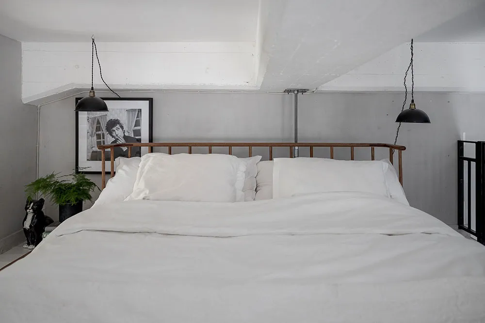 スウェーデンにある73平方メートルの魅力的なロフト付きアパートのデザインにおける様々なスタイルの要素 - Gallery image 22