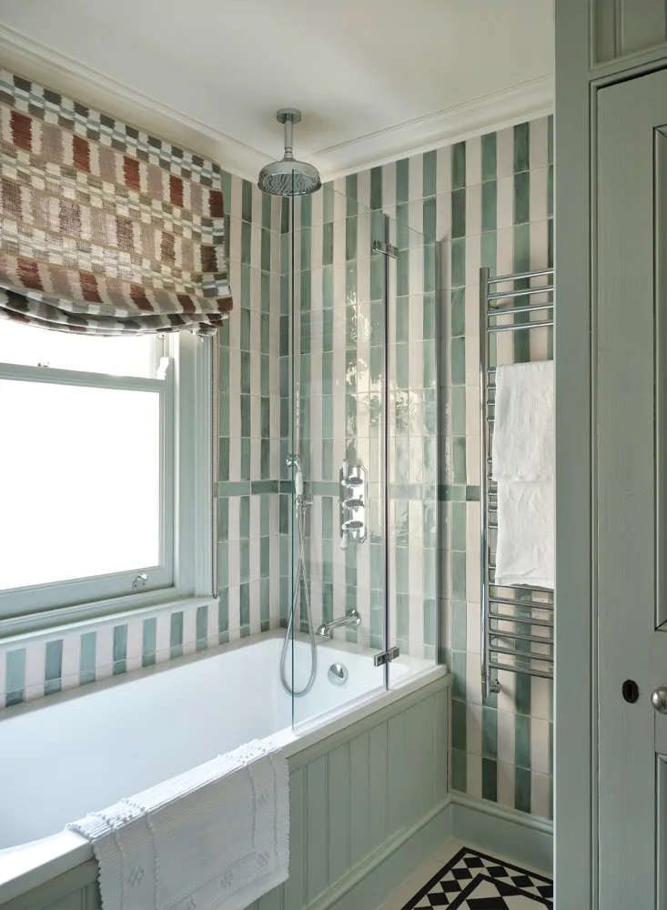 Уютный английский интерьер в прохладных оттенках - Gallery image 17