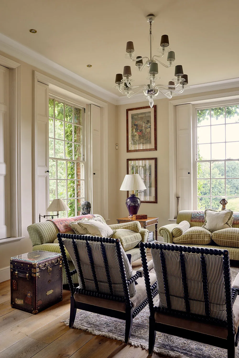 Magnificent Georgian Townhouse of the 18th Century, Enveloped in Greenery - Gallery image 1