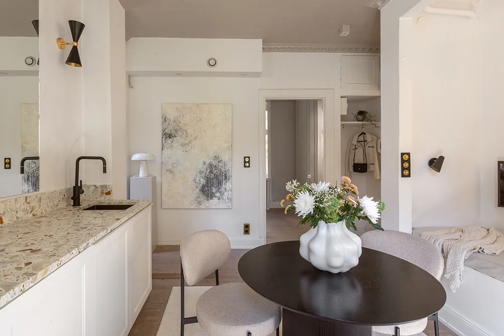 स्वीडन में एक असामान्य छोटा अपार्टमेंट, जिसमें अलग बेडरूम है (29 वर्ग मीटर) - Gallery image 3